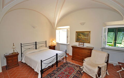 Dante: Room, Property, Furniture, Bedroom, Building, Bed, Interior Design, Ceiling, Architecture, Floor