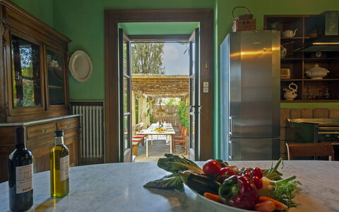 Villa Pedone: Proprietà, Cibo, Costruzione, Legna, Interior Design, Tavola, Finestra, Cucina, Cabinetry, Immobiliare