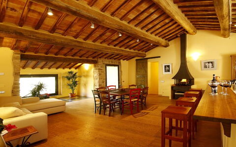 ampia zona giorno con cucina a vista 