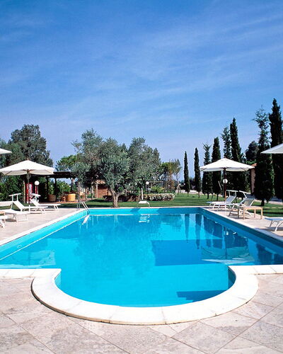 Grosseto 825: Swimming Pool, Property, House, Real Estate, Sky, Home, Vacation, Leisure, Building, Resort