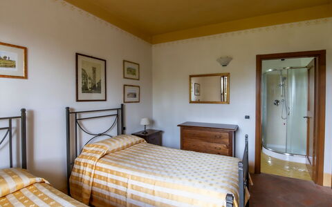 Villa Sant' Angelo: Letto, Camera Da Letto, Interior Design, Mobilia, Camera, Lenzuolo, Bedding, Cornice, Soffitto, Telaio Del Letto