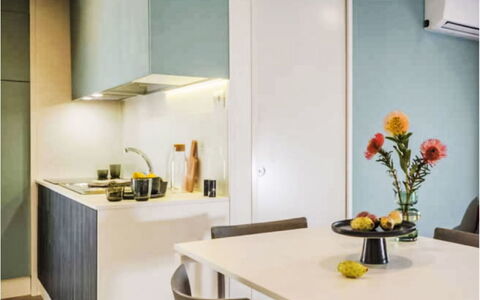 Accommodation:&nbsp;Charme Plus 140.22