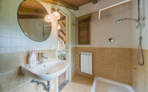 Casa Gianna: Plumbing Fixture, Flooring, Interior Design, Bathroom, Floor, Bathroom Sink, Wood, Sink, Tap, Ceiling