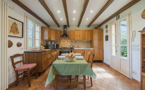 Casa Gianna: Furniture, Interior Design, Flooring, Kitchen, Wood, Cabinetry, Ceiling, Floor, Countertop, Room