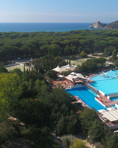 Deluxe: Sky, Water, Swimming Pool, Tree, Seaside Resort, Building, Landscape, Urban Design, Natural Landscape, Eco Hotel