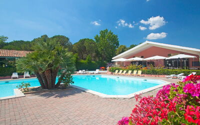 Marina Di Bibbona 151: Swimming Pool, Property, Resort, Building, Real Estate, Vacation, Leisure, Resort Town, Sky, House
