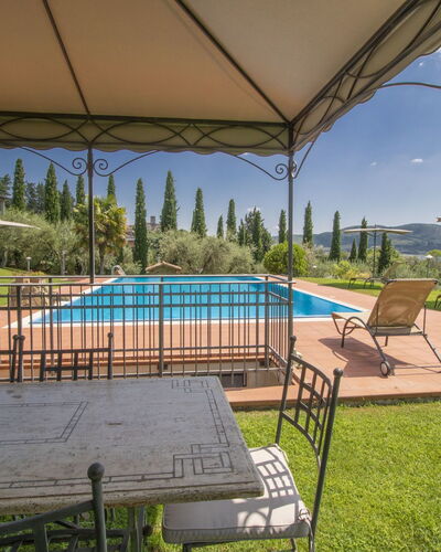 Olindia: Property, Shade, Real Estate, House, Building, Home, Estate, Swimming Pool, Architecture, Leisure