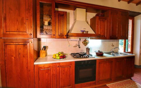Civitella: Controsoffitto, Cabinetry, Mobilia, Camera, Cucina, Proprietà, Costruzione, Color Legno, Latifoglie, Interior Design