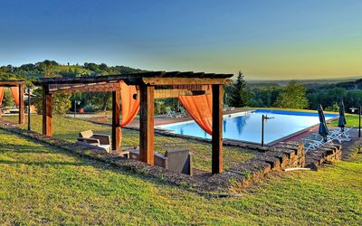 Claudio: Proprietà, Cielo, Albero, Acqua, Area Rurale, Erba, Paesaggio, Tempo Libero, Immobiliare, Piscina