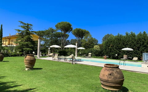 Villa Quattro Mori: Giardino, Prato, Landscaping, Shade, Mobili Da Esterno, Parco, Hacienda, Estate, Cortile, Eco Hotel