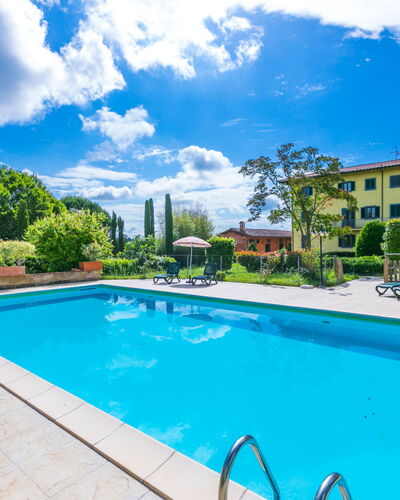 Fucecchio 900: Water, Cloud, Plant, Sky, Property, Swimming Pool, Building, Blue, Azure, Tree