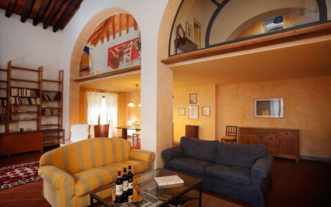 Accommodation:&nbsp;Granaio