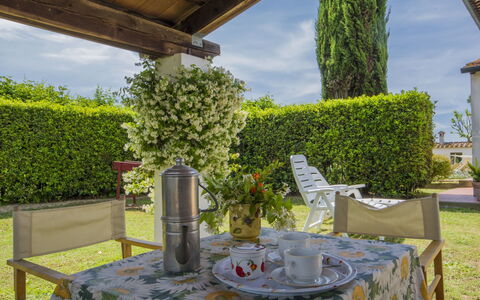 Casetta Ponticelli: Proprietà, Albero, Immobiliare, Costruzione, Casa, Tovaglia, Villa, Ristorante, Erba, Pianta