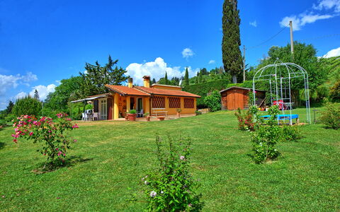 Casa Ovile: Nube, Cielo, Pianta, Proprietà, Costruzione, Verde, Paesaggio Naturale, Albero, Lotto, Casa