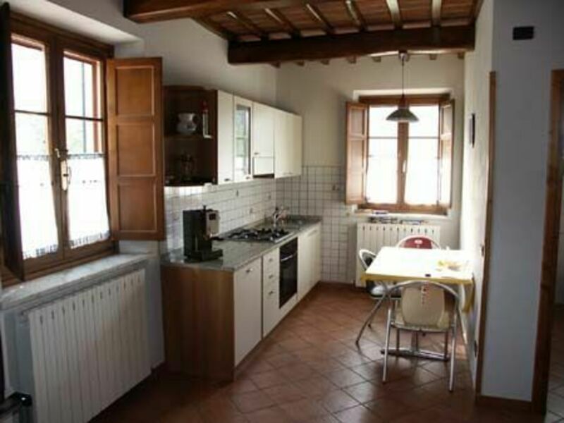 Alba villa that sleeps 6 people in 2 bedrooms, located in Capannori