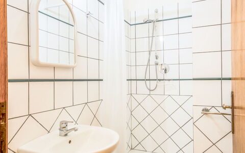 Accommodation:&nbsp;Barbara 250.4