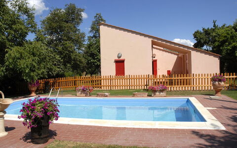 Casa Laura: Proprietà, Casa, Costruzione, Piscina, Immobiliare, Casa, Villa, Architettura, Zona Residenziale, Facciata