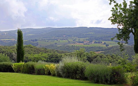 Villa Lorian: Natural Landscape, Nature, Green, Highland, Vegetation, Sky, Natural Environment, Tree, Hill, Grass