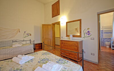 Accommodation:&nbsp;Iris