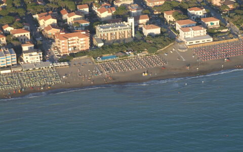 Appartamento - Le Finestre: Fotografia Aerea, Acqua, Visione Globale, Waterway, Area Metropolitana, Città, Zona Urbana, Fotografia, Zona Residenziale, Canale