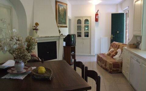 Villa La Quercia: Proprietà, Camera, Mobilia, Costruzione, Interior Design, Soggiorno, Casa, Pavimento, Immobiliare, Tavolo