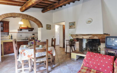Accommodation:&nbsp;Chiantishire Retreat 155.5