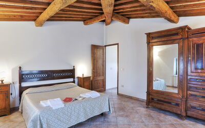 Accommodation:&nbsp;Chiantishire Retreat 155.5