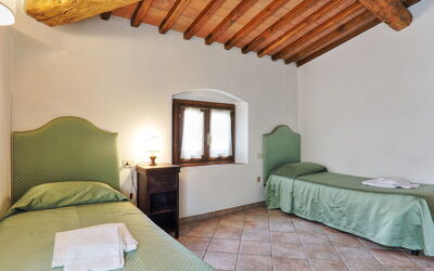 Accommodation:&nbsp;Chiantishire Retreat 155.5