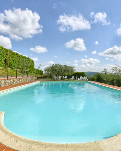 Barberino Valdelsa 155: Water, Cloud, Sky, Water Resources, Daytime, Swimming Pool, Green, Nature, Azure, Tree